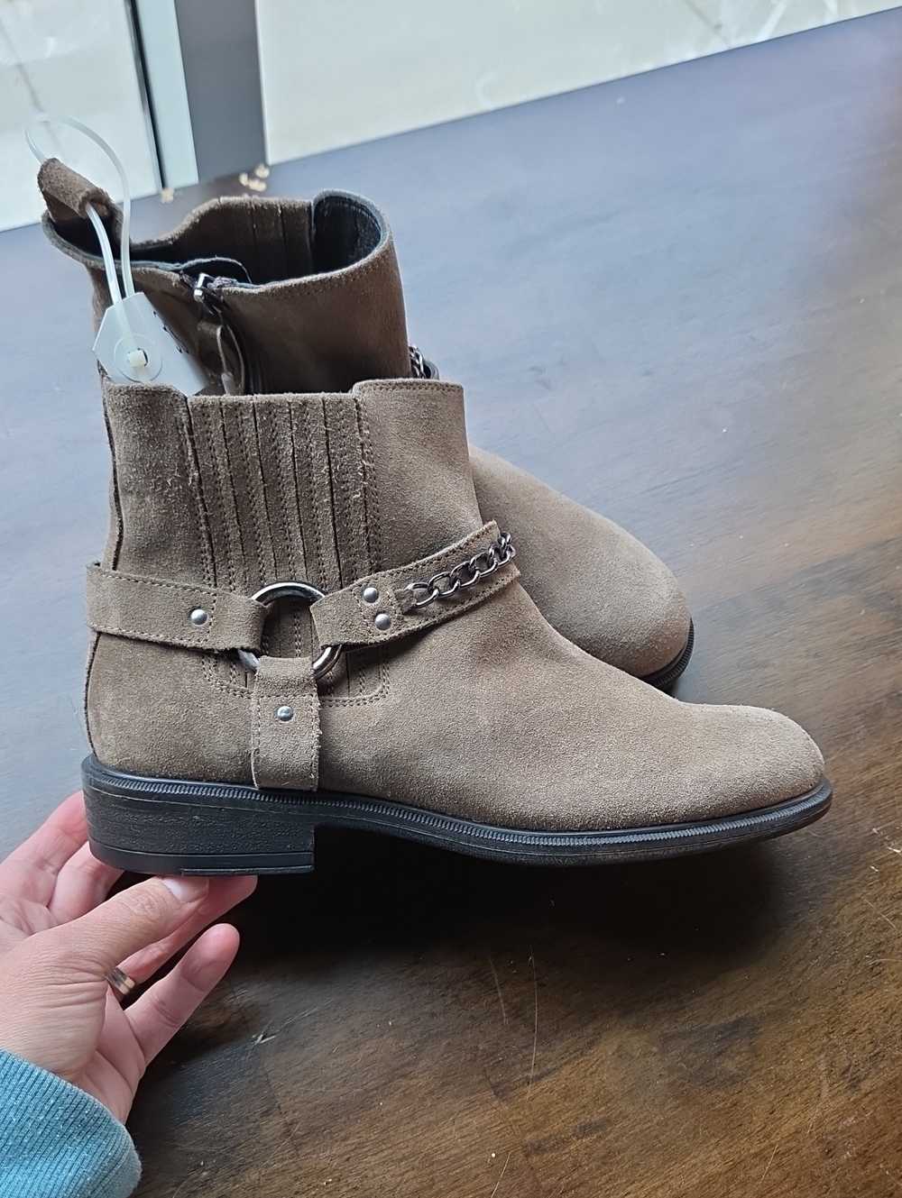 Geox Size 8 Women's NEW Suede Ankle Booties with Chain Harness
